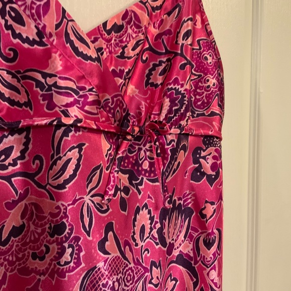 Woman’s Pretty Hot Pink Nighty - Picture 3 of 6